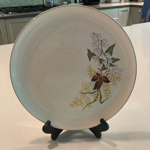 Vintage Taylor Smith Taylor Leaf o’ Gold Dinner plates set of 4 - Picture 1 of 5